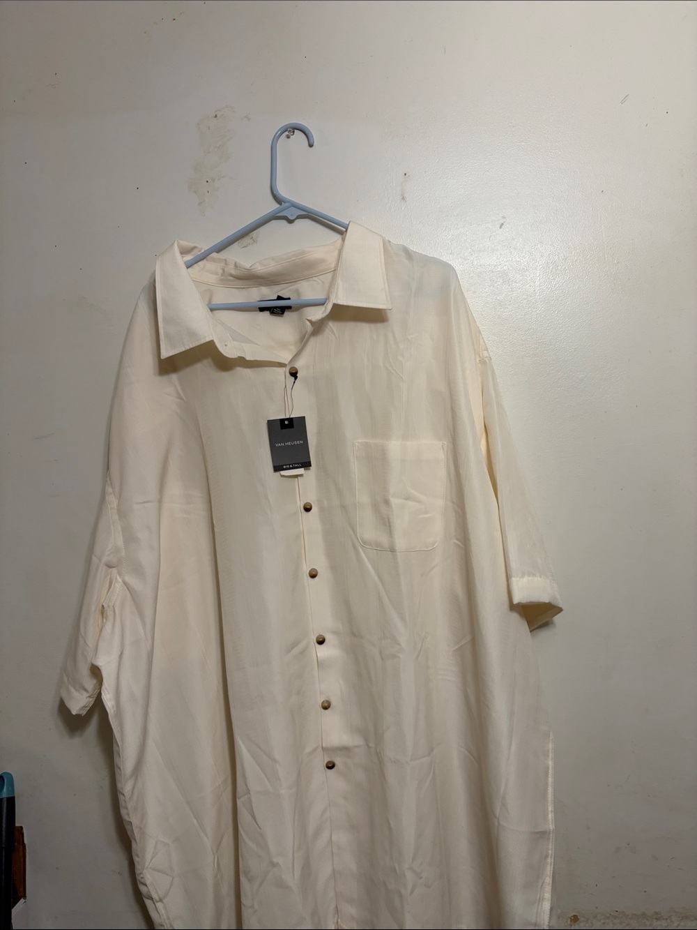 Van Heusen Cream Button-Up Men’si Shirt pit top 35” longer 36”